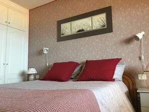 2 bedrooms, desk, iron/ironing board, free WiFi