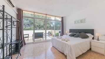 6 Schlafzimmer, Bügeleisen/Bügelbrett, kostenloses WLAN, Bettwäsche