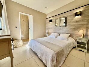 4 Schlafzimmer, Zimmersafe, Bügeleisen/Bügelbrett, Reisekinderbett