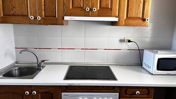 Réfrigérateur, cafetiÚre/bouilloire