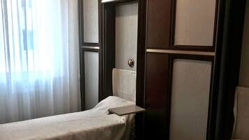 3 bedrooms, in-room safe, iron/ironing board, travel crib
