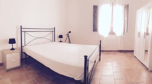 3 chambres, fer et planche à repasser, draps fournis