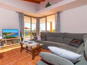 TV, lareira, DVD player
