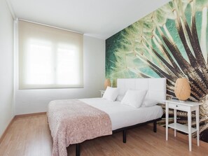 4 slaapkamers, een strijkplank/strijkijzer, internet, beddengoed