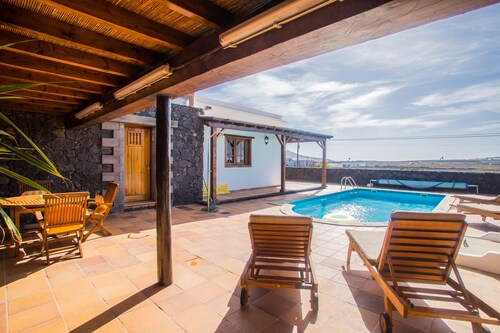 Houses and villas Juan and Juani Lanzarote Pool, Free Wifi and a lot of tranquility
