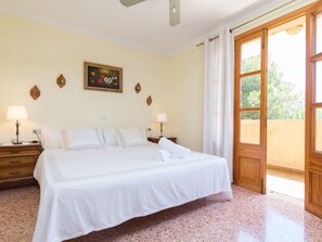 3 bedrooms, iron/ironing board, Internet, bed sheets