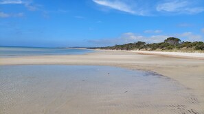 På stranden och strandhanddukar