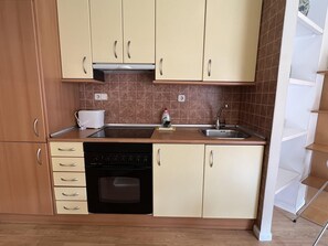 Fridge, microwave, coffee/tea maker, toaster - Apartment in the Downtown of Madrid (Madrid)