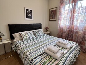 1 bedroom, iron/ironing board, Internet, bed sheets - Apartment in the Downtown of Madrid (Madrid)