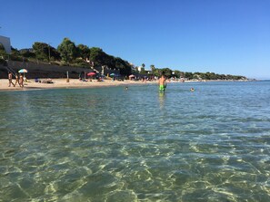 Beach nearby - Giulia terraced house in the shade of pine trees 500 meters from the beach. (PULA)