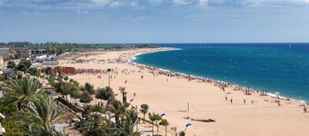 ビーチの近くの村の家