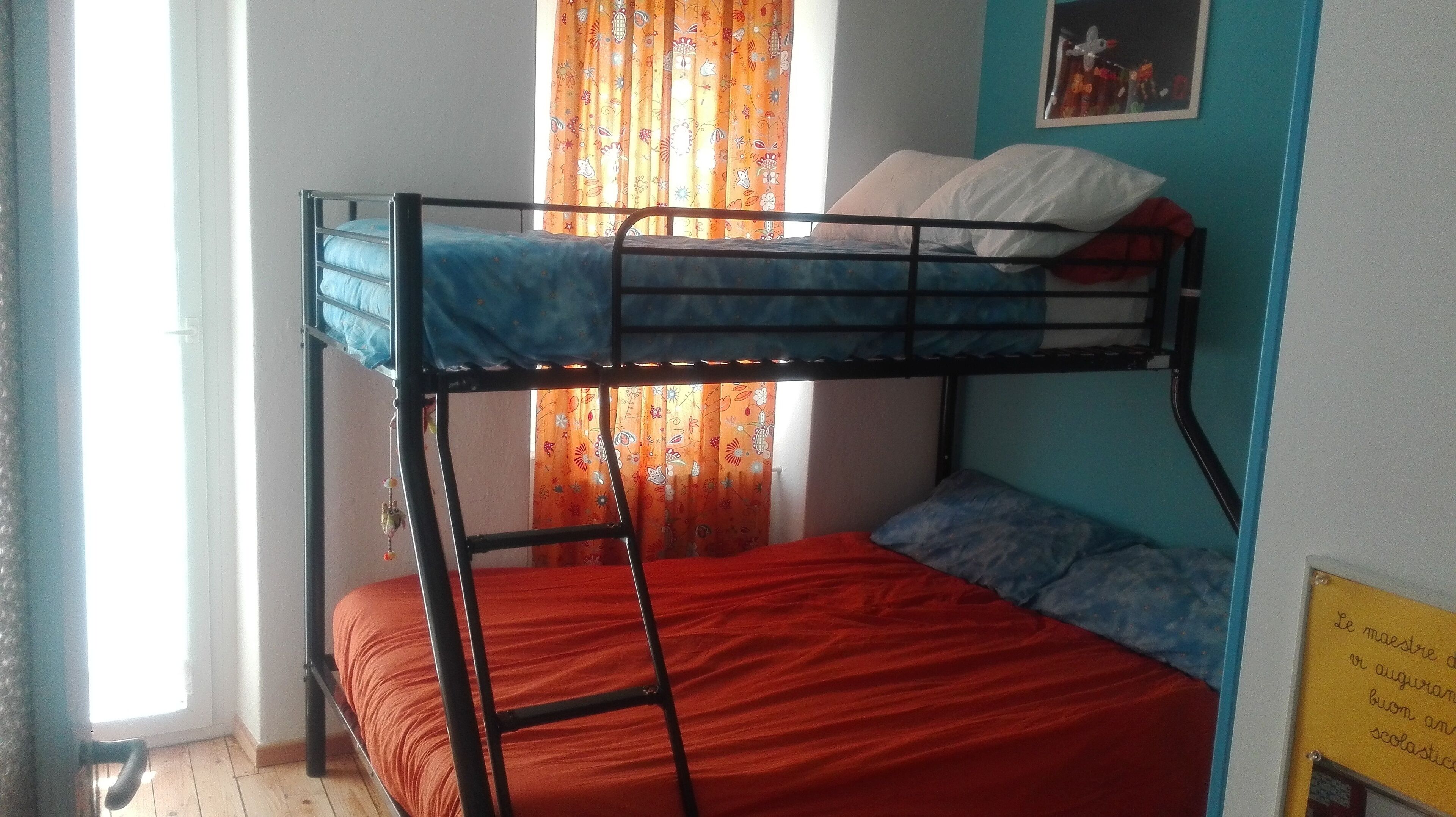 Kinderzimmer mit französischem Etagenbett 