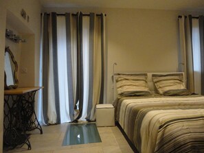 3 bedrooms, iron/ironing board, travel cot, WiFi