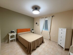 3 dormitorios, tabla de planchar con plancha, wifi gratis y ropa de cama