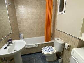 Hair dryer, towels - Comfortable apartment in downtown Madrid (Madrid)