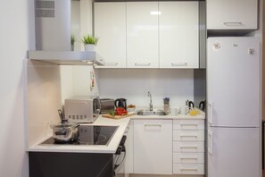 Frigorífic, microones, forn i placa de cuina 