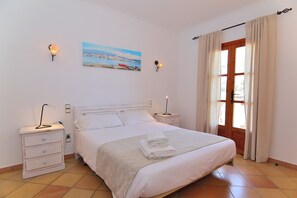 3 chambres, fer et planche à repasser, accès au Wi-Fi (inclus)