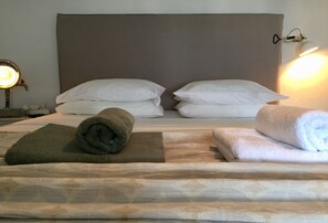 2 chambres, fer et planche à repasser, Wi-Fi gratuit, draps fournis