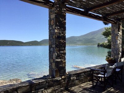 La felicidad es una casa de campo junto al mar con casa de huéspedes independiente.