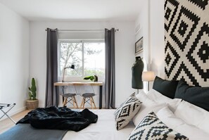 3 Schlafzimmer, Schreibtisch, Bügeleisen/Bügelbrett, Reisekinderbett