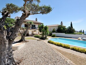 Pool - Vila in Puig Sec with private swimming pool and large garden-HUTG-011701 (l'Escala)