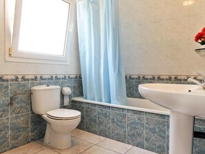 Bathtub - Villa in the area of the cove of Montgo (l'Escala)