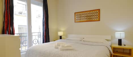 1 habitación, tabla de planchar con plancha, internet y ropa de cama