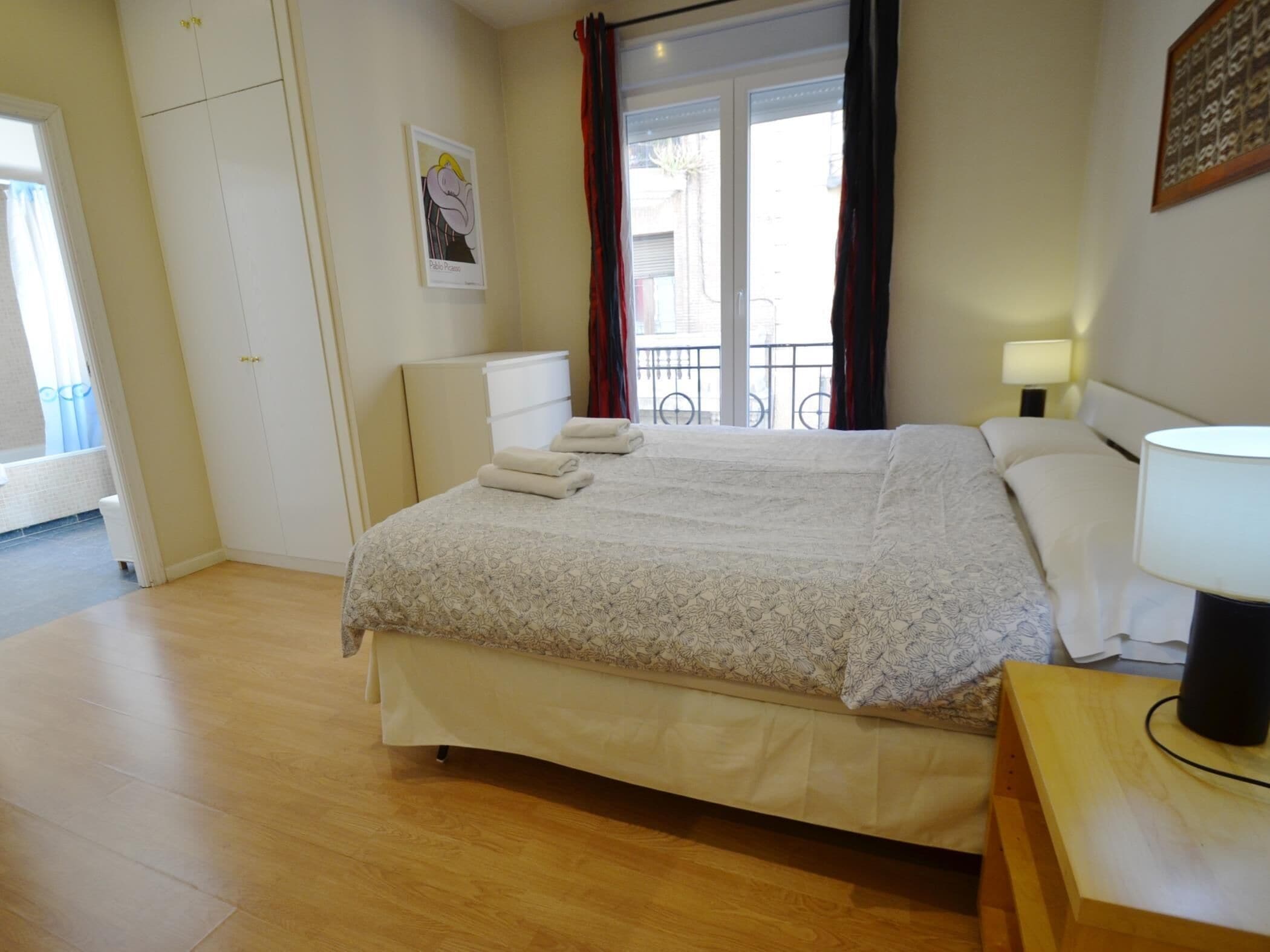 1 habitación, tabla de planchar con plancha y acceso a internet 