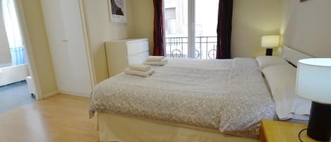 1 habitación, tabla de planchar con plancha y acceso a internet