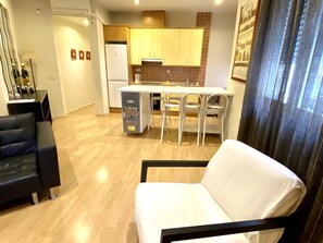 TV, DVD player - Apartment close to La Puerta Del Sol in Madrid (Madrid)