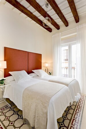 3 bedrooms, WiFi, bed sheets - Renovated Historic House with Rooftop Terrace. Galera T. (Sevilla)