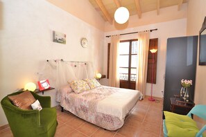 2 habitaciones, insonorización y tabla de planchar con plancha 