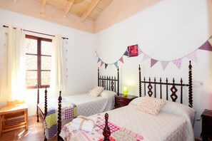 2 chambres, chambres insonorisées, fer et planche à repasser