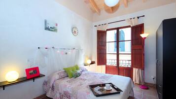 2 slaapkamers, geluiddichte muren, een strijkplank/strijkijzer