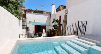 Es Forn 229 cosy village house with private pool, terrace and WiFi