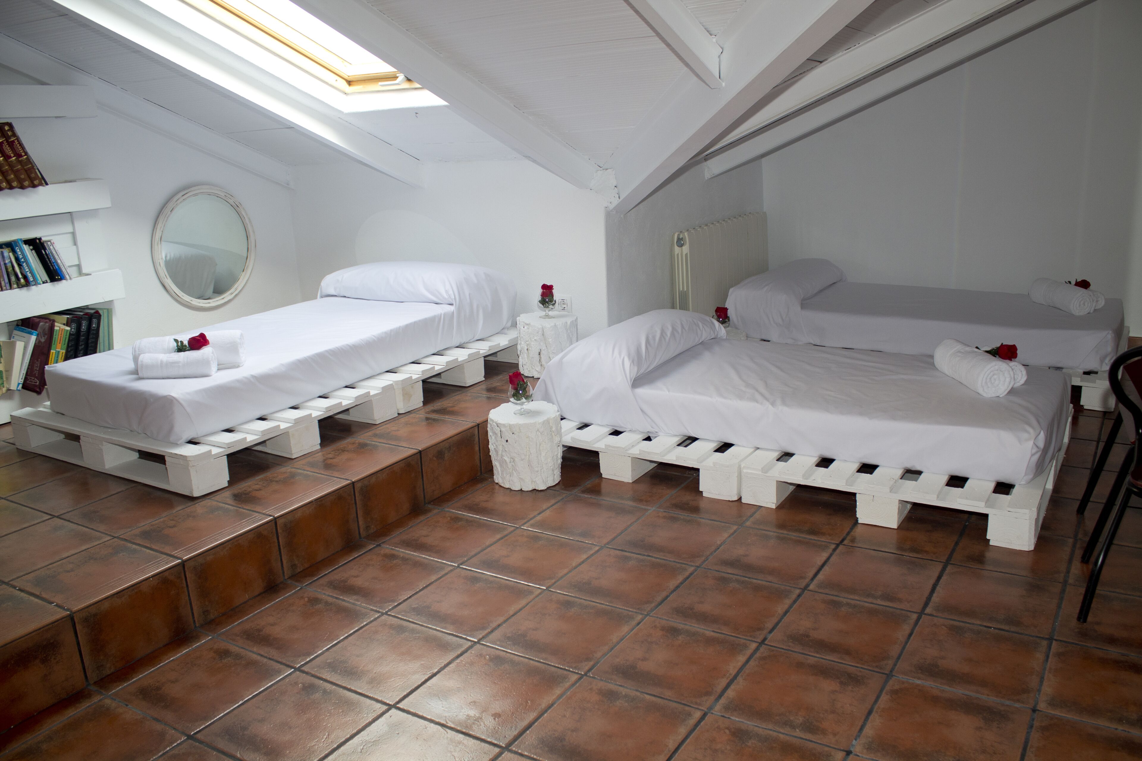 5 chambres, fer et planche à repasser, lit parapluie, draps fournis