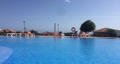 Suuri 2 bed asunto Amarilla Golfissa valtava terassi upeat merinäkymät