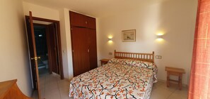 2 dormitorios, tabla de planchar con plancha, Internet