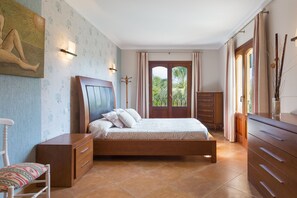 4 Schlafzimmer, Bügeleisen/Bügelbrett, Internetzugang, Bettwäsche