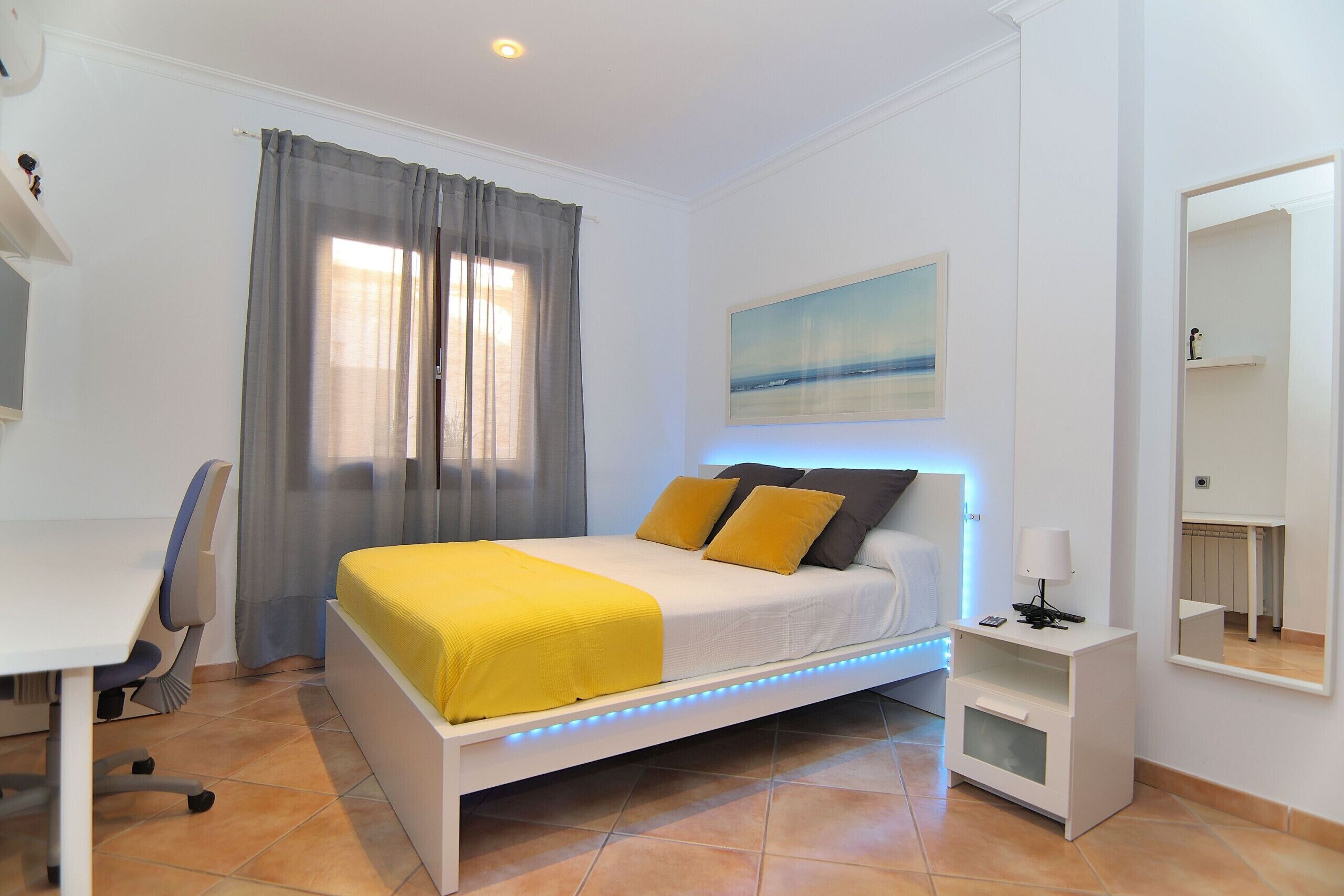 3 slaapkamers, een strijkplank/strijkijzer, gratis wifi, beddengoed