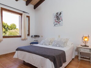 3 chambres, fer et planche à repasser, accès Internet, draps fournis