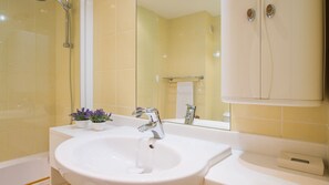Bathtub, hair dryer, towels