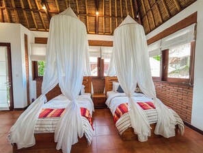 5 bedrooms, iron/ironing board, free WiFi, bed sheets