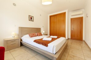 Room - A05 - Luxury 1 Bed Fully Equipped with Pool! (Lagos)