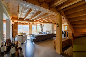 TV, fireplace, DVD player, foosball - Spacious and design chalet (Samoëns)