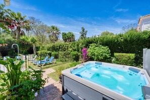 Baignoire à remous extérieure