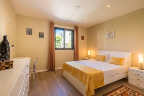 3 bedrooms, iron/ironing board, travel crib, free WiFi