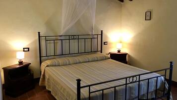 1 Schlafzimmer, BĂŒgeleisen/BĂŒgelbrett, WLAN, BettwĂ€sche