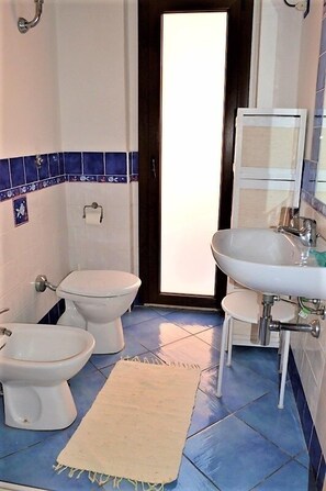 Bathroom - Villa with garden 200 meters from the sea (Costa Rei)