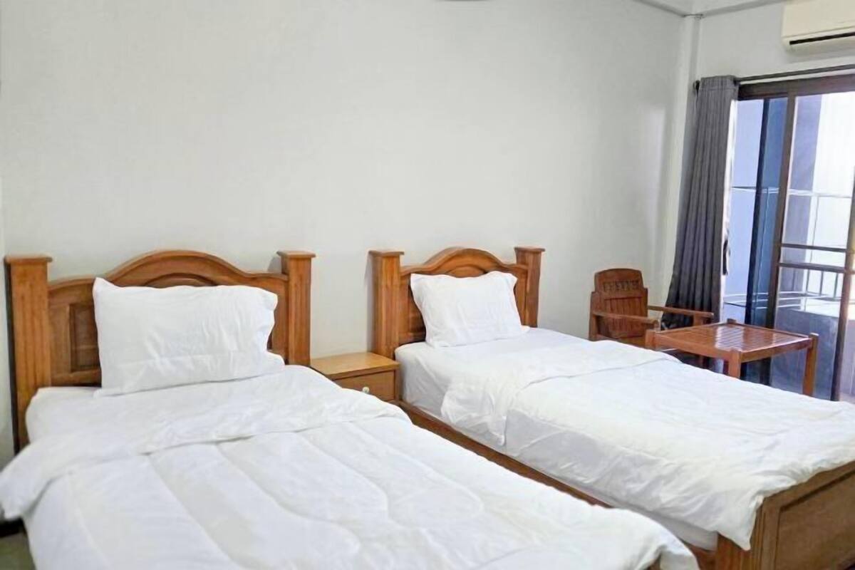 Desk, WiFi (free), bed sheets